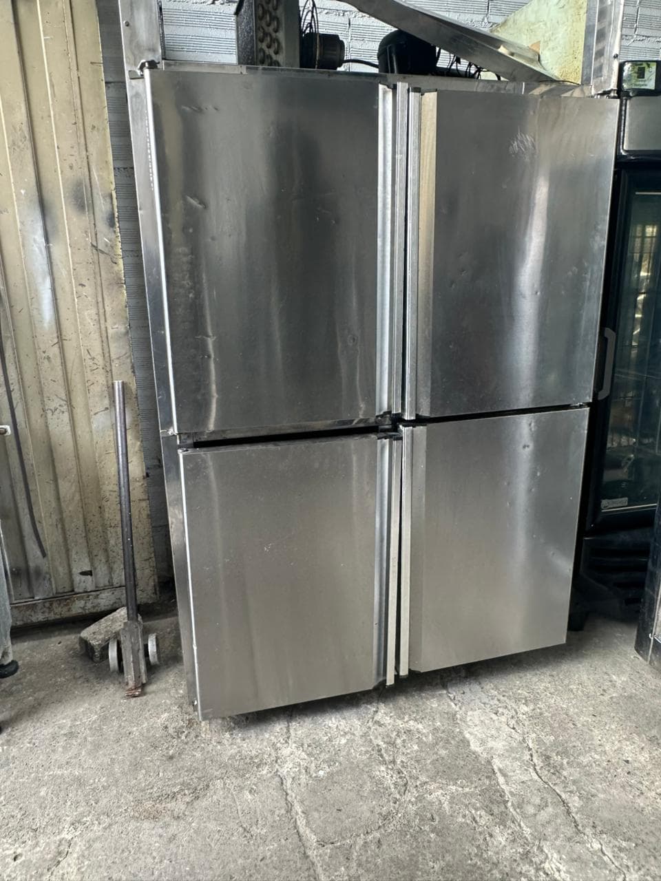 Congelador vertical de acero de cuatro puertas, fabricación Multi Fríos La Granja.